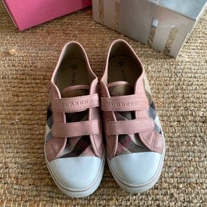 Authenticity Burberry shoes pale pink size 3.5 US
